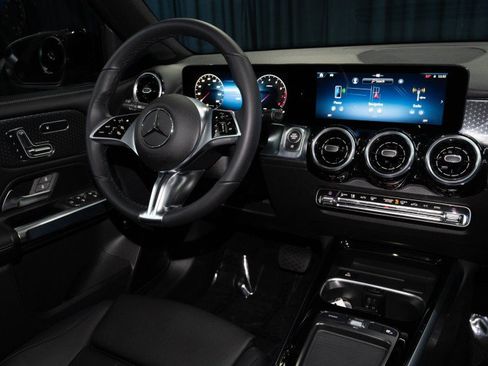 Used 2026 Mercedes-Benz GLB 250 image 17