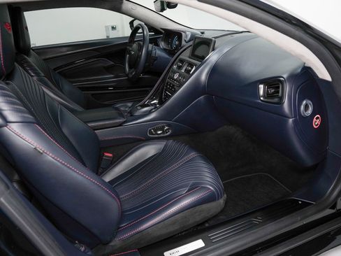 Used 2018 Aston Martin DB11 V12 image 11