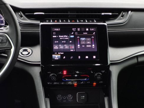 Used 2024 Jeep Grand Cherokee L Altitude image 18
