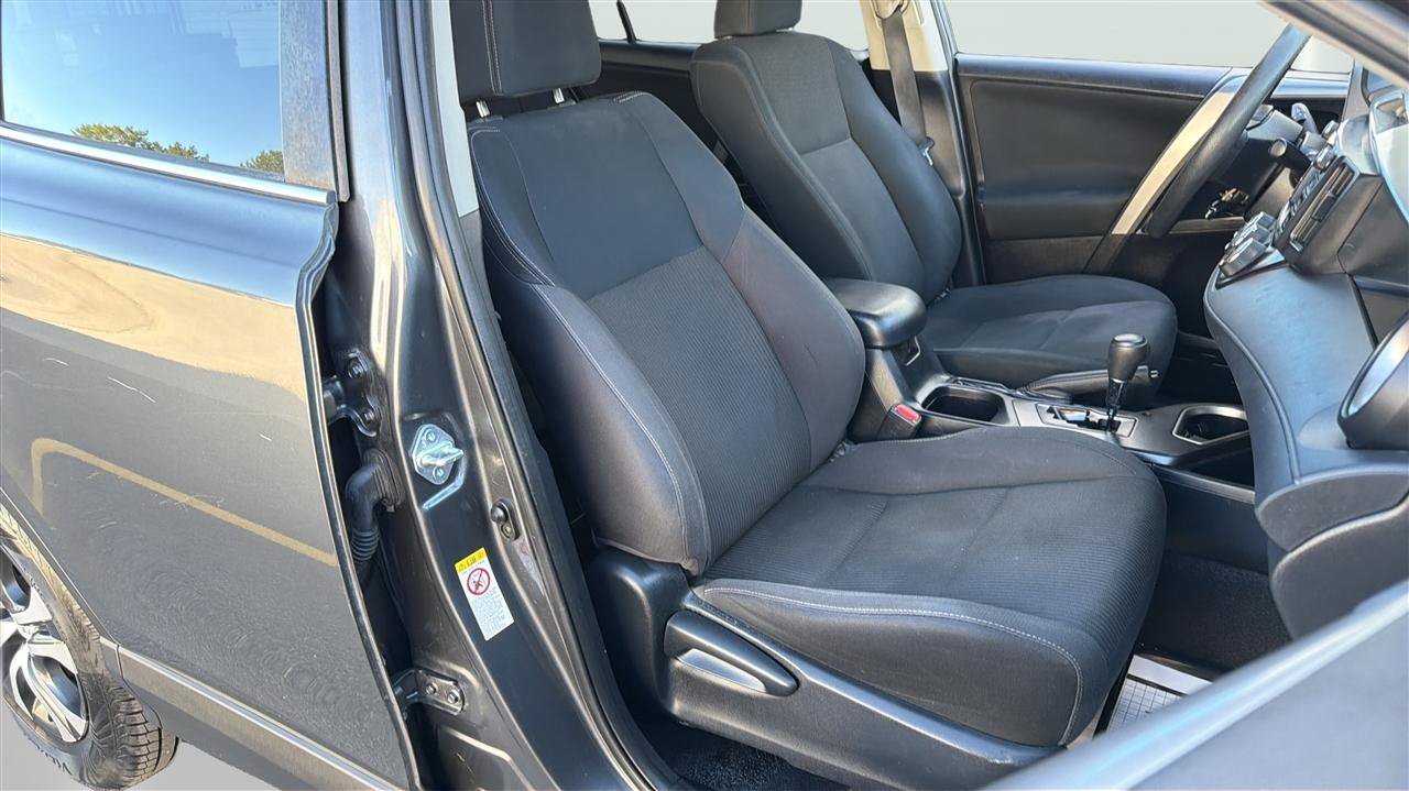 Used 2016 Toyota RAV4 LE AWD/4WD image 14