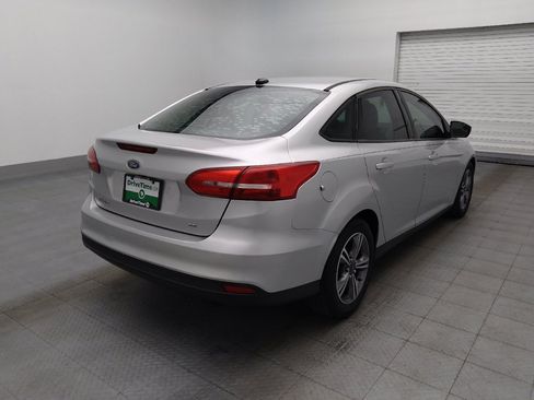 Used 2018 Ford Focus SE w/ SE Appearance Package FWD image 9