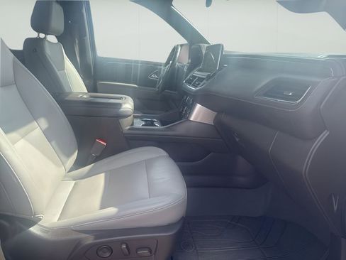 Used 2022 Chevrolet Tahoe LT w/ Luxury Package image 15