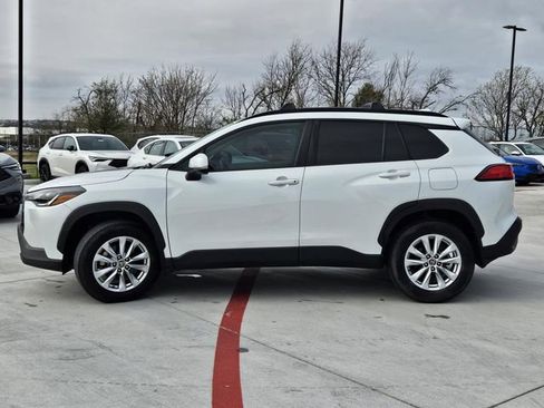 Used 2022 Toyota Corolla Cross LE w/ Moonroof Package image 3