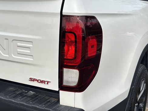 Used 2025 Honda Ridgeline Sport image 13