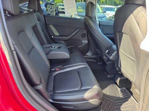 Used 2022 Tesla Model Y Long Range AWD/4WD image 25