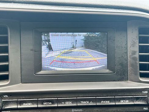 Used 2020 Hyundai Elantra SE w/ Convenience Package (C2) FWD image 14