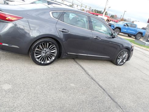 Used 2018 Kia Cadenza Limited w/ Paint Protection Package image 8