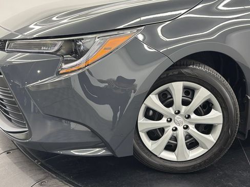 Used 2026 Toyota Corolla LE FWD image 5