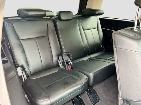 Used 2023 Ford Expedition XLT image 26