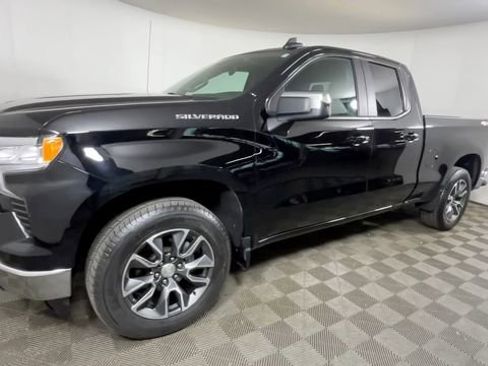 Used 2022 Chevrolet Silverado 1500 LT AWD/4WD image 12