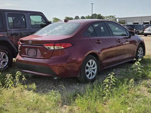 Used 2022 Toyota Corolla LE FWD image 5