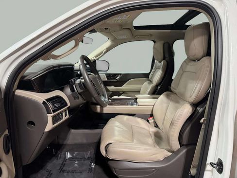 Certified 2022 Lincoln Navigator L Reserve AWD/4WD image 5