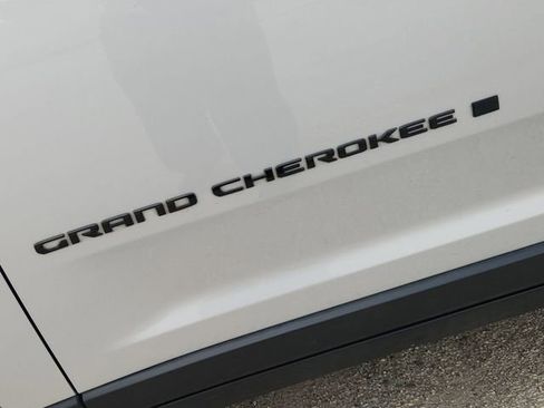 Used 2024 Jeep Grand Cherokee L Altitude RWD image 31