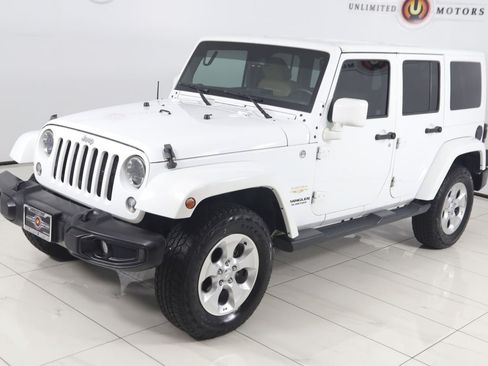 Used 2015 Jeep Wrangler Unlimited Sahara w/ Connectivity Group AWD/4WD image 22
