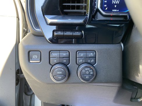 Used 2025 Chevrolet Silverado 2500 High Country w/ High Country Premium Package image 18