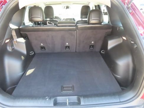Used 2019 Jeep Cherokee Latitude Plus w/ Cold Weather Group AWD/4WD image 31