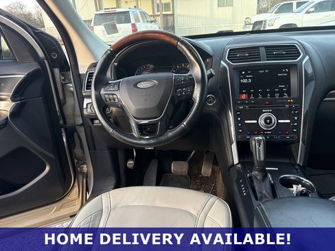 Used 2017 Ford Explorer Platinum AWD/4WD image 7