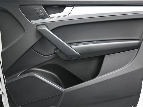 Certified 2025 Audi Q5 2.0T Premium w/ Convenience Plus Package image 11