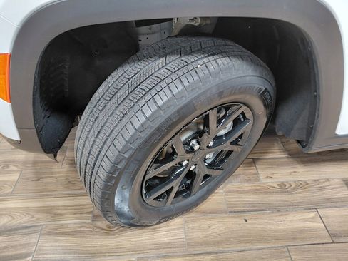 Used 2024 Jeep Grand Cherokee L Altitude image 31