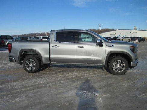 New 2026 GMC Sierra 1500 SLE image 3