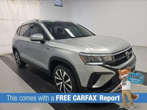 Used 2022 Volkswagen Taos SE image 2