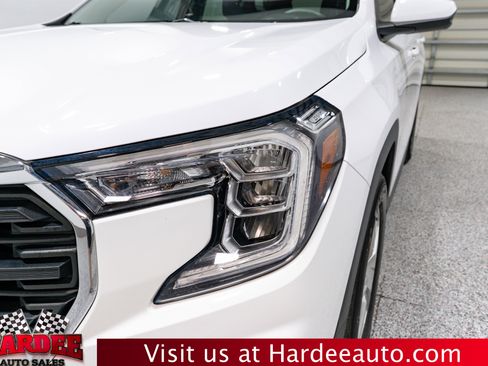 Used 2022 GMC Terrain SLE image 8