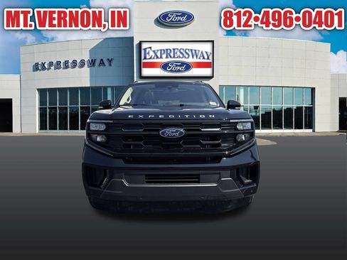 Used 2025 Ford Expedition Active AWD/4WD image 2