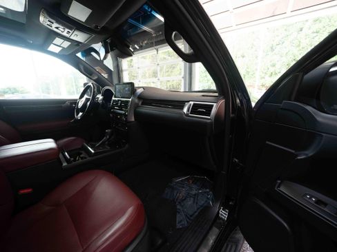 Used 2023 Lexus GX 460 Luxury w/ Sport Design Package AWD/4WD image 26