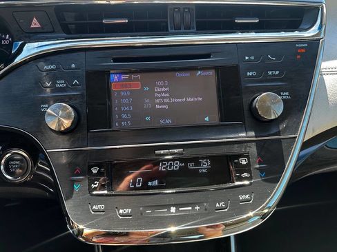 Used 2014 Toyota Avalon XLE FWD image 16
