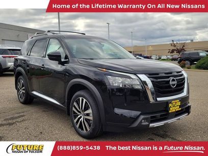 New 2025 Nissan Pathfinder Platinum w/ Cargo Package
