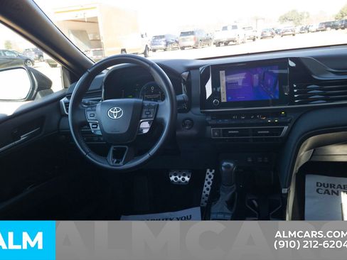 Used 2025 Toyota Camry SE image 21