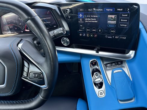 Used 2021 Chevrolet Corvette Stingray Premium Conv w/ Z51 Performance Package image 29