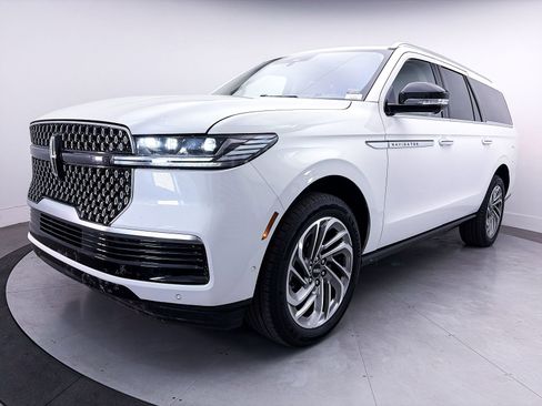 Used 2025 Lincoln Navigator L Reserve AWD/4WD image 14