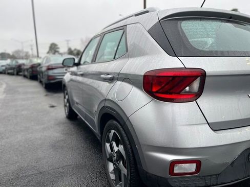 Used 2023 Hyundai Venue SEL w/ Cargo Package image 6