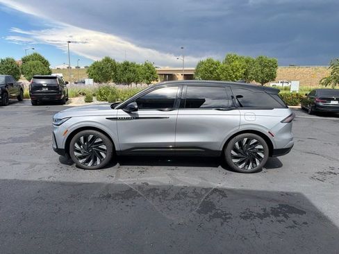 Used 2024 Lincoln Nautilus Reserve w/ Equipment Group 202A AWD/4WD image 2