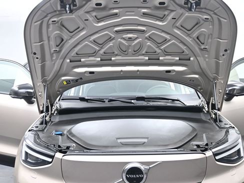 Used 2023 Volvo XC40 Recharge Ultimate image 20