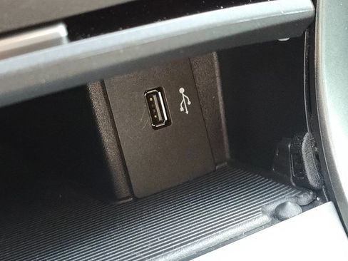 Used 2018 Ford Edge SE image 15