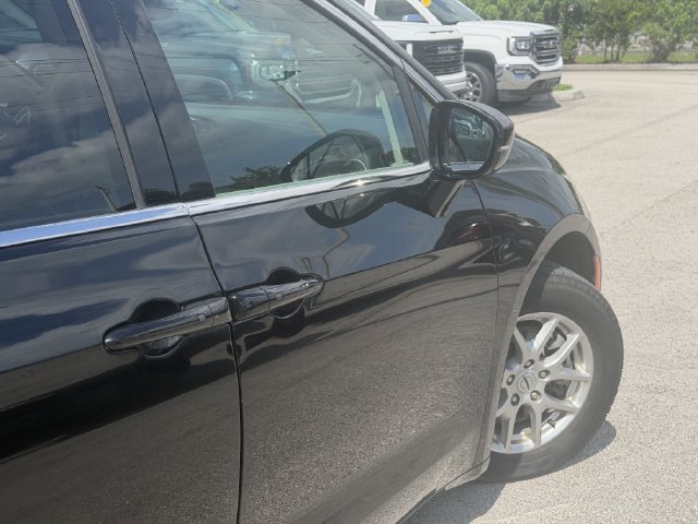 Used 2024 Chrysler Pacifica Touring-L FWD image 9