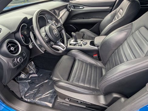Used 2022 Alfa Romeo Stelvio Veloce image 10