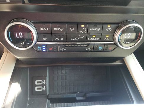 Used 2018 Ford Expedition Platinum AWD/4WD image 15