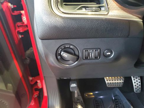 Used 2015 Dodge Challenger SRT Hellcat image 29