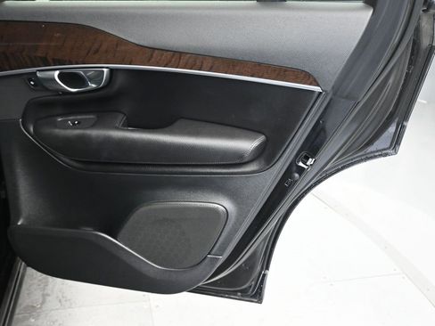 Used 2019 Volvo XC90 T6 Momentum w/ Protection Package Premier image 32