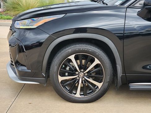 Used 2021 Toyota Highlander XSE FWD image 8