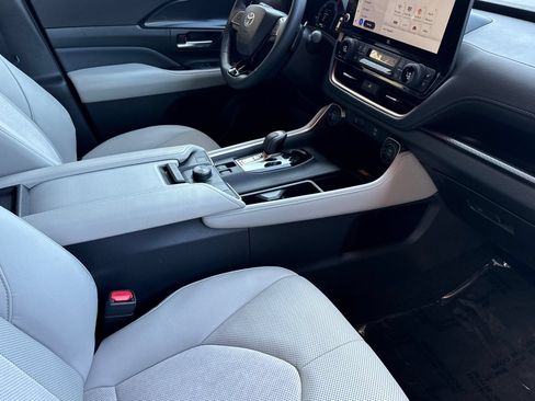 Certified 2025 Toyota Grand Highlander AWD Hybrid image 22