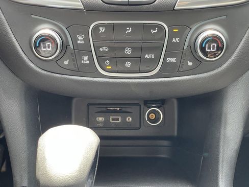 Used 2024 Chevrolet Equinox LT FWD image 26