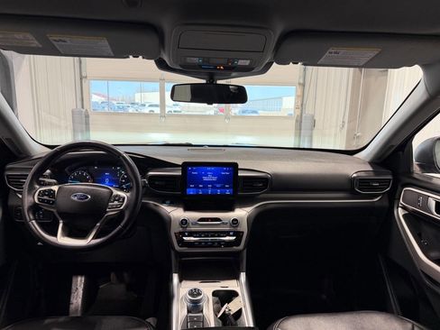 Used 2020 Ford Explorer XLT w/ Equipment Group 202A AWD/4WD image 34
