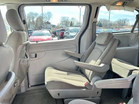 Used 2006 Chrysler Town & Country Touring image 17