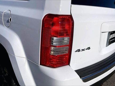 Used 2012 Jeep Patriot Latitude w/ Altitude Pkg image 27