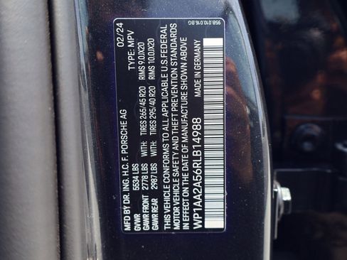 Certified 2024 Porsche Macan AWD/4WD image 29