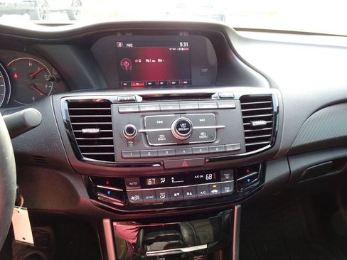 Used 2017 Honda Accord Sport image 19